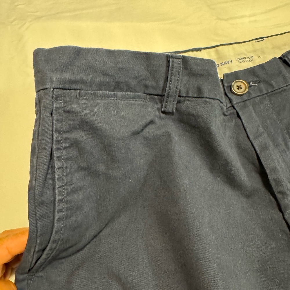 Old Navy Men's Navy Flat-Front Shorts - Picture 9 of 11